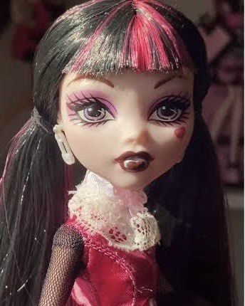 LF: China Variant Draculaura Monster High (Category: Figurines & Statues) located in Quezon City. Submitted by g4yb3 (Listing ID 1460211704, Image 1). Description: LF: Monster High Basic Draculaura CHINA Variant (Elastics/2012) Looking for a specific screening only, could be nxde or incomplete. Budget is flexible :)).