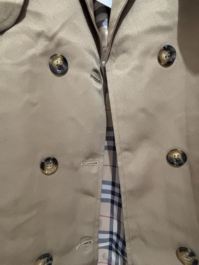 Light brown coat (Category: Coats, Jackets and Outerwear) located in Pasay City. Submitted by l0cky (Listing ID 1460222803, Image 3). Description: Bnew size 7.