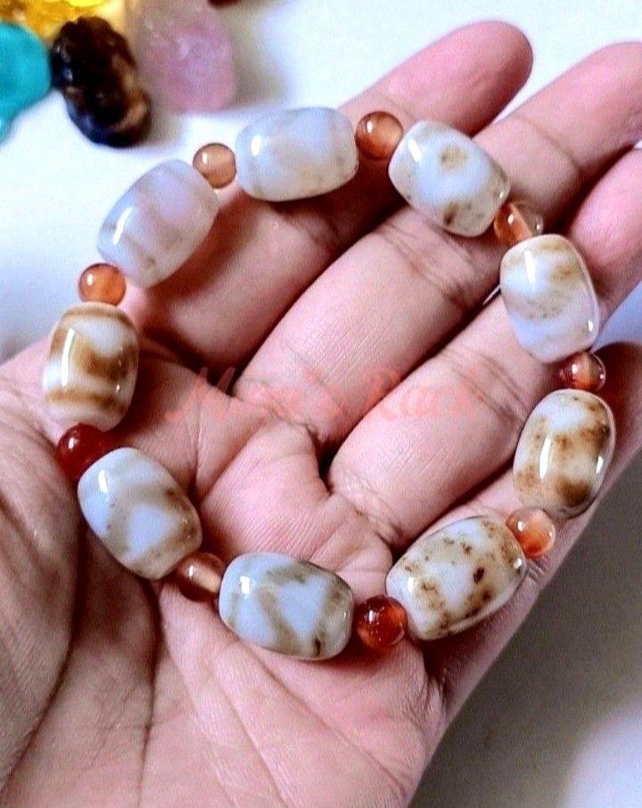 Light Brown Dzi Agate Natural Stone Barrel Bracelet (Category: Bracelets) located in Taguig. Submitted by mimisrack (Listing ID 1460259828, Image 2). Description: 🤎An earthy and timeless bracelet with traditional charm and grounding energy -Unique natural patterns and polished finish -Gives a balanced, vintage, and spiritual-inspired aesthetic -Dzi agate is believed to symbolize protection, luck, harmony, and positive energy 🧿 Bead size: 11mm �