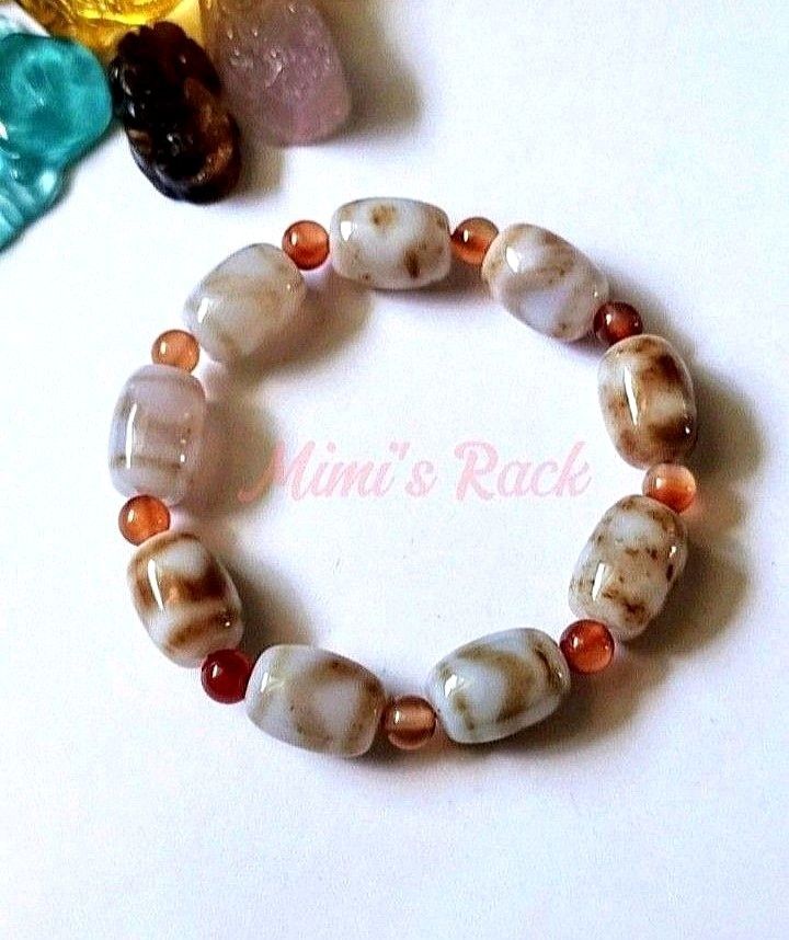 Light Brown Dzi Agate Natural Stone Barrel Bracelet (Category: Bracelets) located in Taguig. Submitted by mimisrack (Listing ID 1460259828, Image 3). Description: 🤎An earthy and timeless bracelet with traditional charm and grounding energy -Unique natural patterns and polished finish -Gives a balanced, vintage, and spiritual-inspired aesthetic -Dzi agate is believed to symbolize protection, luck, harmony, and positive energy 🧿 Bead size: 11mm �