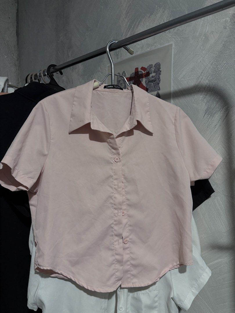 Light Pink Cropped Collared Button-Up Shirt (Category: Shirts) located in San Jose del Monte. Submitted by pmarcos72714535 (Listing ID 1460113136, Image 1). Description: - Adorable light pink cropped shirt - Features a classic collar and button-down front - Short sleeves for a breezy feel - Estimated size: Small to Medium - Versatile for casual outings or elevating your style Pang office. Medium to semi large Loc sun valley paranaque .