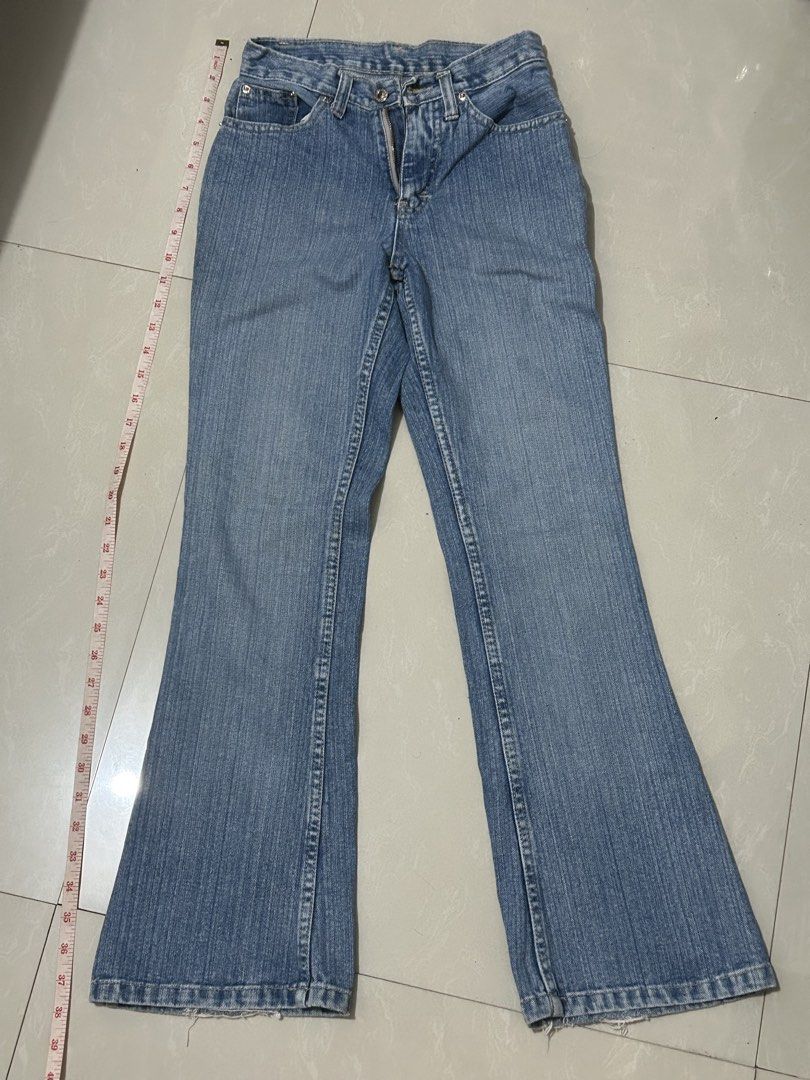 Light Wash Flare Jeans (Category: Jeans) located in Pasay City. Submitted by haxiea (Listing ID 1460216987, Image 1). Description: - Classic light wash denim - flare leg style .