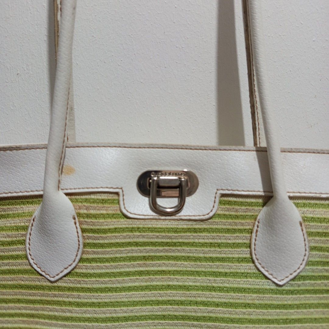 Liz Claiborne woven beach bag (Category: Beach Bags) located in Manila. Submitted by hezzy.ph (Listing ID 1460301814, Image 2). Description: well used, liz claiborne bag super hard to let go cutesy y2k bag love the brand btw .