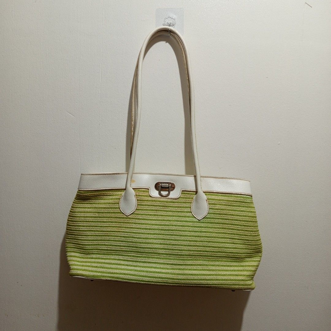 Liz Claiborne woven beach bag (Category: Beach Bags) located in Manila. Submitted by hezzy.ph (Listing ID 1460301814, Image 1). Description: well used, liz claiborne bag super hard to let go cutesy y2k bag love the brand btw .