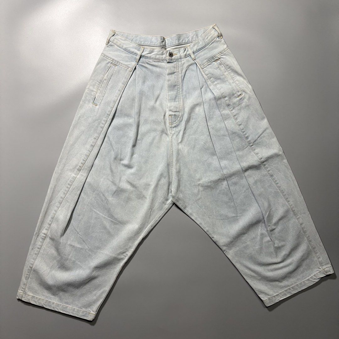 Loewe Oversized Denim Pants Jeans Size 30 (Category: Luxury Apparel) located in Tayabas. Submitted by tayabaskartell (Listing ID 1460108310, Image 1). Description: .