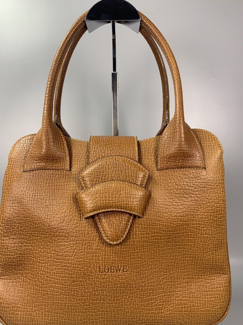 LoeweBarcelona HandBag (Category: Luxury Bags & Wallets) located in Mabalacat. Submitted by vtgmalan (Listing ID 1460302952, Image 2). Description: LoeweBarcelona HandBag Price :15,000 Condition : 9/10 Product Condition Rank : AB Issue/s : Discoloration Dimensions :11x9x4( LxHxW) Inclusions: N/A Note : Please make sure to check all the photos before mine. All of the Items on sale are LEGIT/ORIGINAL. If you have a question , please message us for 