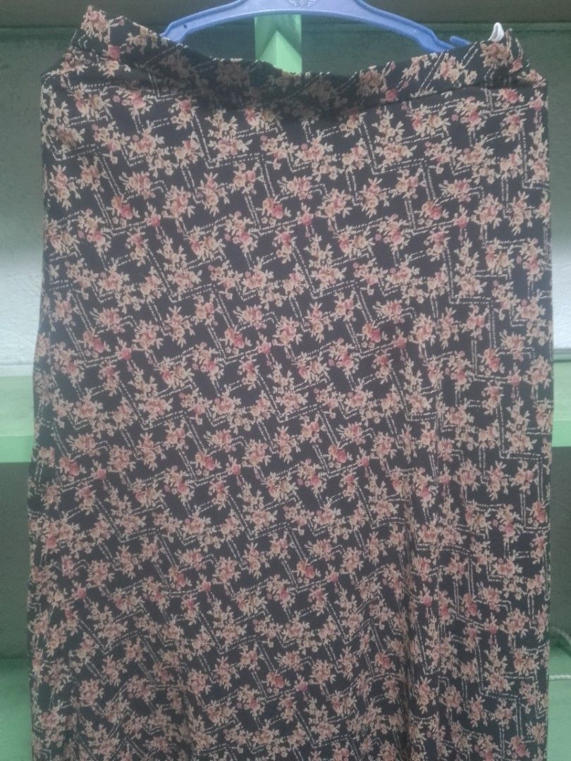 long skirt (Category: Skirts) located in Los Banos. Submitted by misscoh_8 (Listing ID 1460138752, Image 3). Description: .