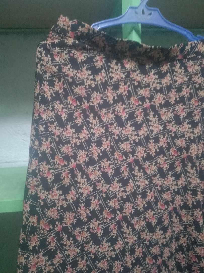 long skirt (Category: Skirts) located in Los Banos. Submitted by misscoh_8 (Listing ID 1460138752, Image 2). Description: .
