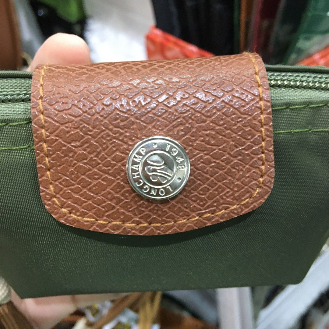 Longchamp Coin purse (Army Green) (Category: Wallets & Card holders) located in Manila. Submitted by lizzy.cloud (Listing ID 1460134951, Image 2). Description: .