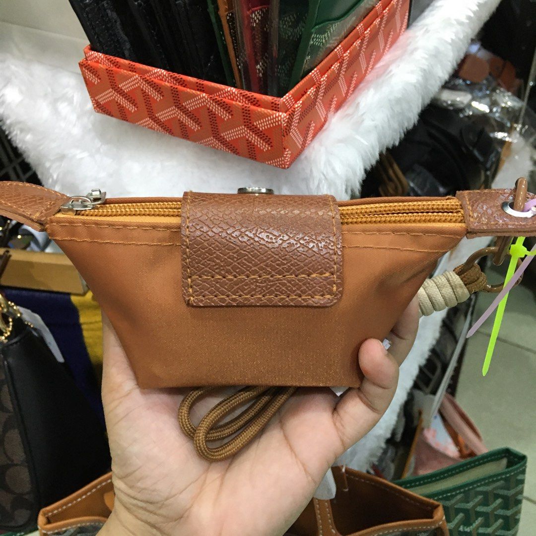 Longchamp Coin purse (tan) (Category: Wallets & Card holders) located in Manila. Submitted by lizzy.cloud (Listing ID 1460136595, Image 3). Description: .