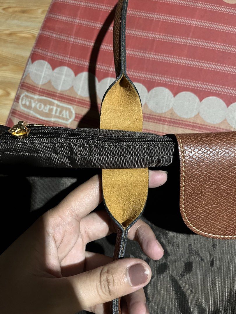 Longchamp large ebony (Category: Tote Bags) located in San Jacinto. Submitted by kellysthrift_ (Listing ID 1460145212, Image 2). Description: Large ebony longchamp.