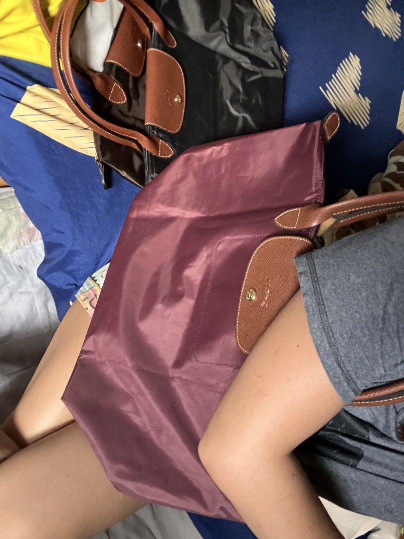 Longchamp maroon (Category: Tote Bags) located in San Jacinto. Submitted by kellysthrift_ (Listing ID 1460148782, Image 3). Description: Longchamp maroon large.