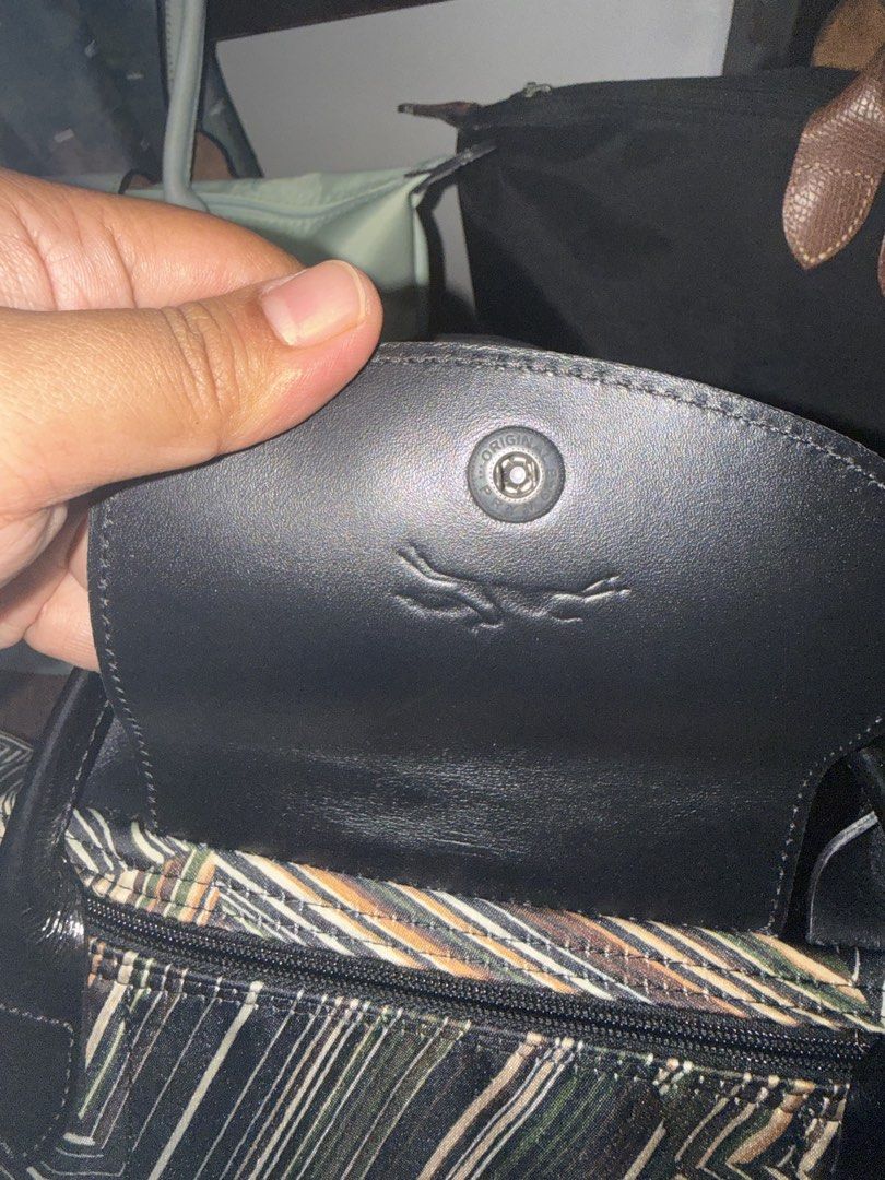 Longchamp original rare piece (Category: Shoulder Bags) located in Bayombong. Submitted by nica7 (Listing ID 1460263112, Image 3). Description: Good condition Hindi siya ung typical na longchamp fabric na napupunit yung sides/corner, Flaw just the handle po na cut siya blade yata ,pero intact padin Hindi siya halata ,glossy siya .