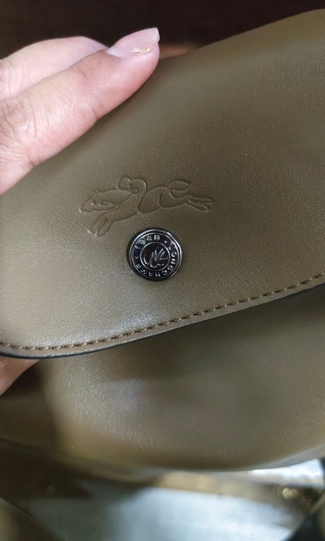 Longchmp (Category: Shoulder Bags) located in Caloocan City. Submitted by casseyann26-05661 (Listing ID 1460107055, Image 3). Description: leather longchmp.