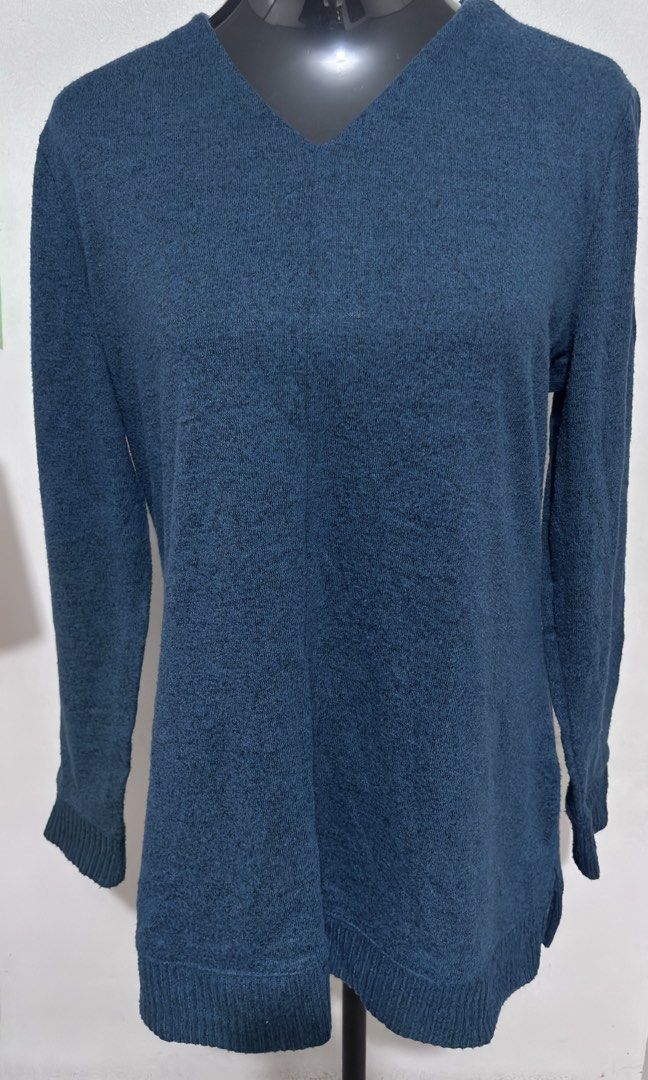 Longsleeve Blouse (Category: Longsleeves) located in Pasig City. Submitted by Atv26 (Listing ID 1460171765, Image 2). Description: Long sleeve Women Blouse. Pang Office, Pang gala sa tag lamig. Malambot ang tela, Elegant suotin Size: Bust Width: 20 inches Length 27 inches Color Rate: 10/10.