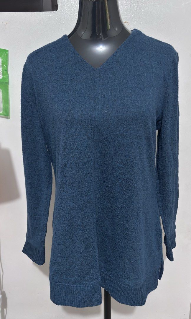 Longsleeve Blouse (Category: Longsleeves) located in Pasig City. Submitted by Atv26 (Listing ID 1460171765, Image 1). Description: Long sleeve Women Blouse. Pang Office, Pang gala sa tag lamig. Malambot ang tela, Elegant suotin Size: Bust Width: 20 inches Length 27 inches Color Rate: 10/10.