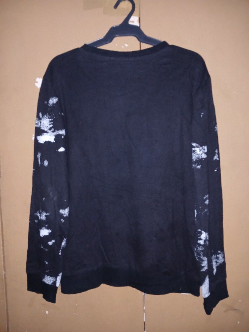 long-sleeve crewneck sweatshirt (Category: Coats, Jackets and Outerwear) located in Quezon City. Submitted by dealmaker8 (Listing ID 1460181345, Image 2). Description: Black long-sleeve crewneck sweatshirt featuring a geometric line-art rose graphic and a white bleached splatter pattern width 20 length 26 size medium.