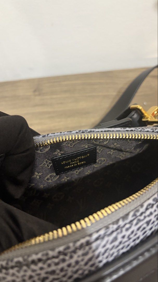 Louis vuitton Biker (Category: Luxury Bags & Wallets) located in Manila. Submitted by the.japan.collectives (Listing ID 1460261159, Image 3). Description: 💯Guaranteed/Authentic japan sourced bag🇯🇵.