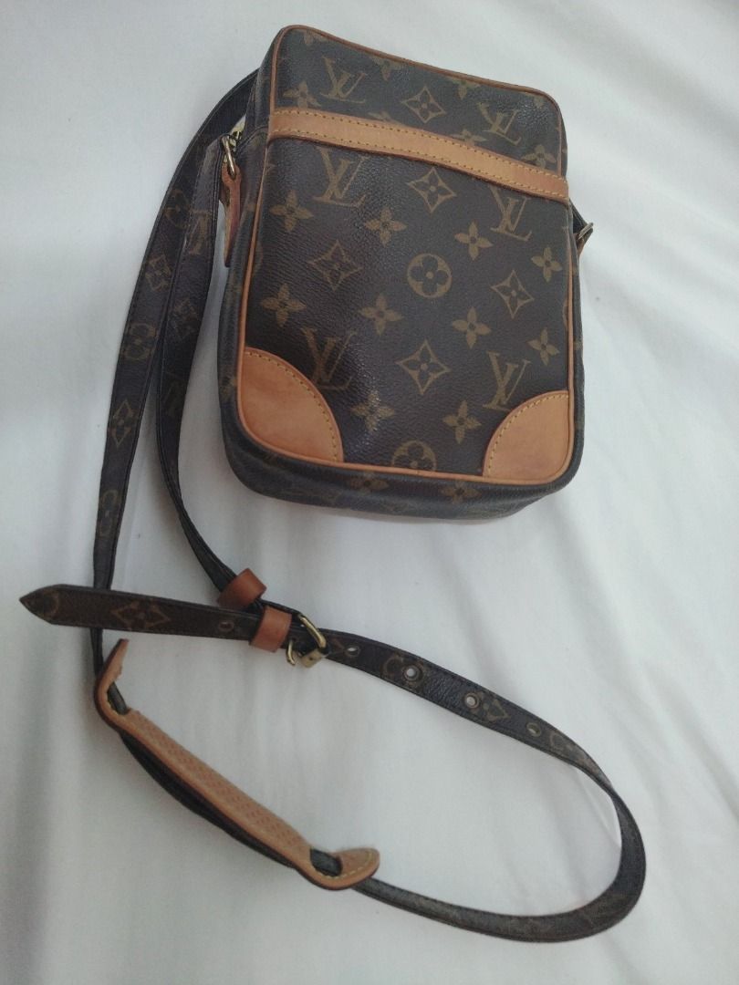 Louis Vuitton Monogram Canvas Crossbody Bag (Category: Luxury Bags & Wallets) located in Baguio. Submitted by almostarriane (Listing ID 1460204839, Image 1). Description: - Authentic Louis Vuitton crossbody bag - Classic monogram canvas with leather trim - Secure zipper closure - Adjustable strap for comfortable wear - Ideal for everyday use.