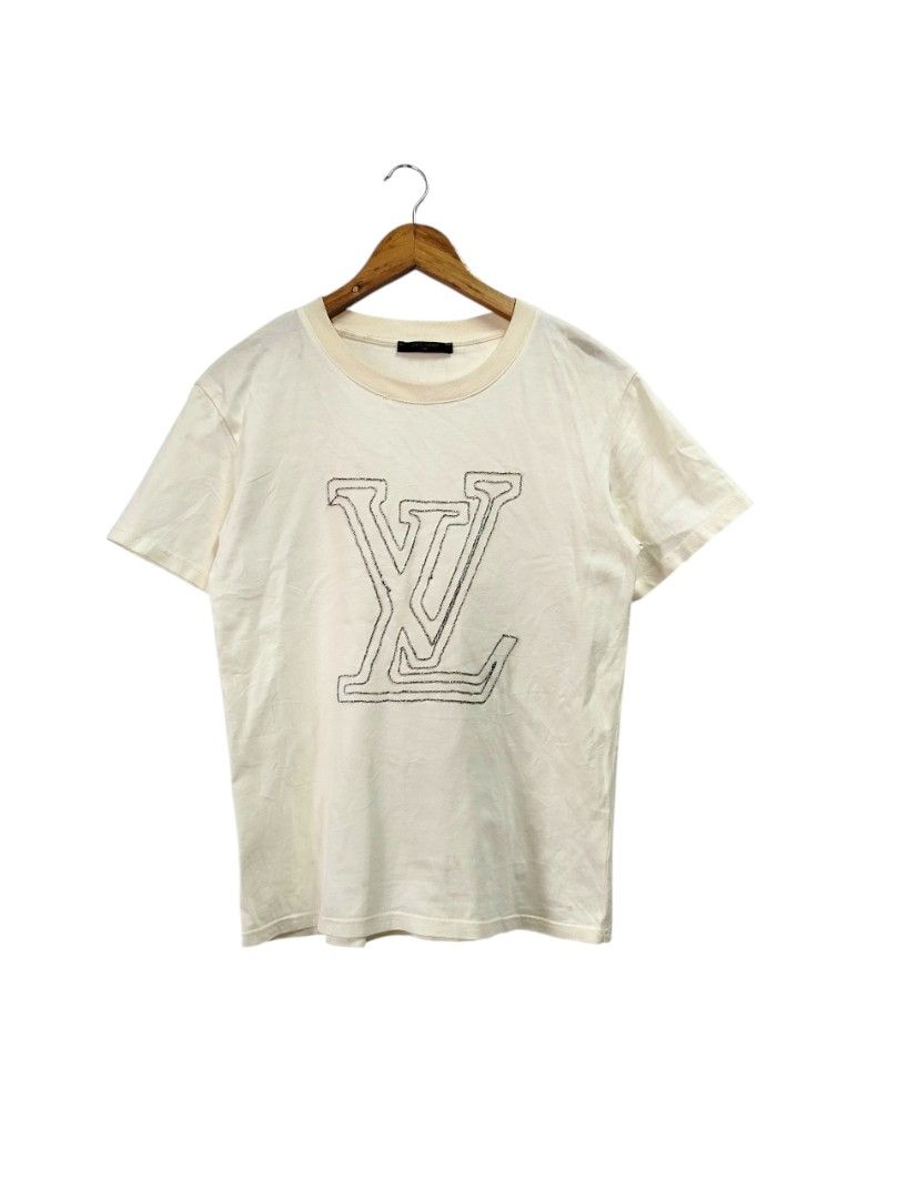 LOUIS VUITTON SHIRT (Category: Tshirts & Polo Shirts ) located in Bayombong. Submitted by Gentlemans_ClosEt (Listing ID 1460167307, Image 1). Description: LOUIS VUITTON SHIRT UNISEX SIZE SMALL (men's) SIZE LARGE (women's) DIMES: W18 X L25 COLOR: CREAM WHITE 9.5/10 COLOR RATE EXCELLENT CONDITION NO ISSUE.
