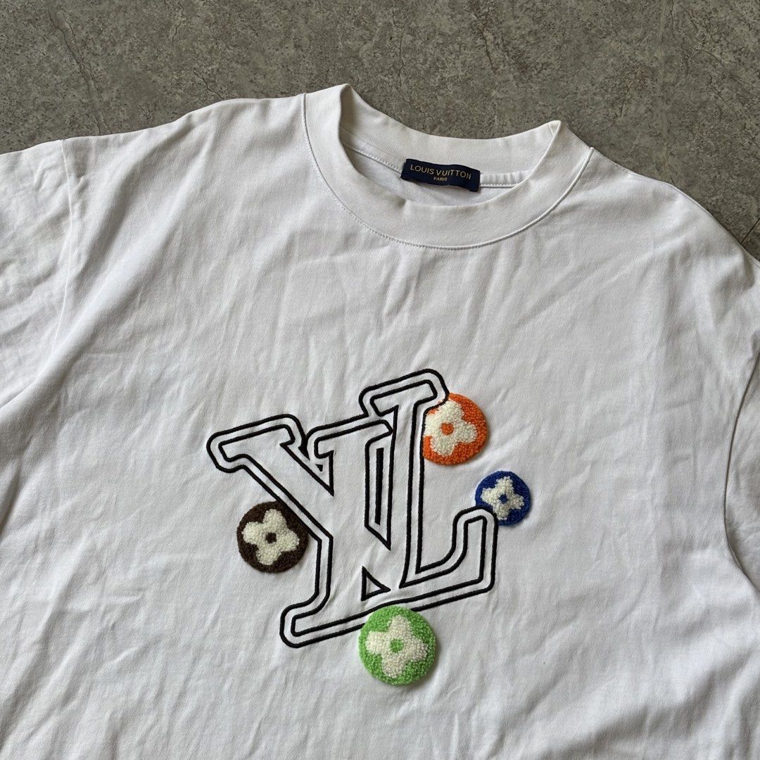 Louis Vuitton Tshirt (Category: Luxury Apparel) located in Bacolod City. Submitted by Hanap_ukay (Listing ID 1460214297, Image 2). Description: Louis Vuitton Tshirt Size Large Excellent No flaws 980.