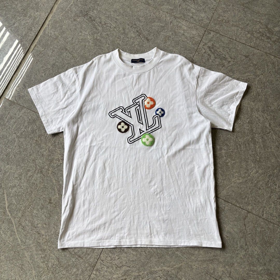 Louis Vuitton Tshirt (Category: Luxury Apparel) located in Bacolod City. Submitted by Hanap_ukay (Listing ID 1460214297, Image 1). Description: Louis Vuitton Tshirt Size Large Excellent No flaws 980.