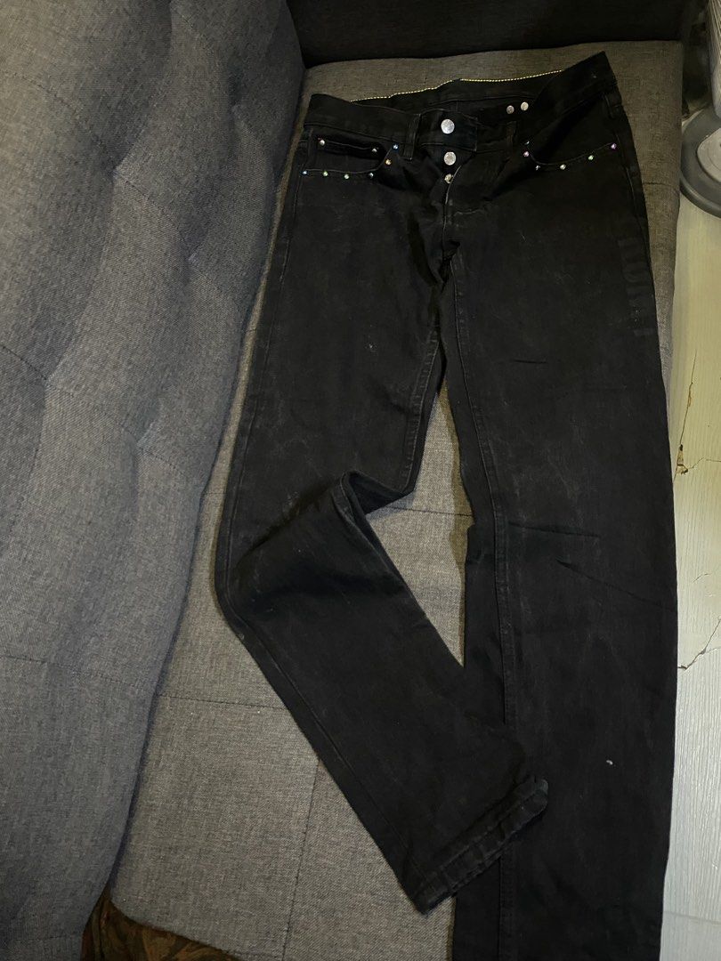 Louis vuitton x fragments pants (Category: Luxury Accessories) located in Caloocan City. Submitted by luxurymurayta888 (Listing ID 1460238300, Image 2). Description: size 34.