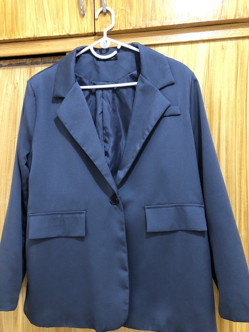Lovito Grey Single Button Blazer (Category: Coats, Jackets and Outerwear) located in Mandaluyong City. Submitted by chimbashey (Listing ID 1460108150, Image 3). Description: - Lovito Grey Oversized Blazer - Single button closure - Two front pockets - Fully lined - Versatile for work or casual outfits - Easy to style.