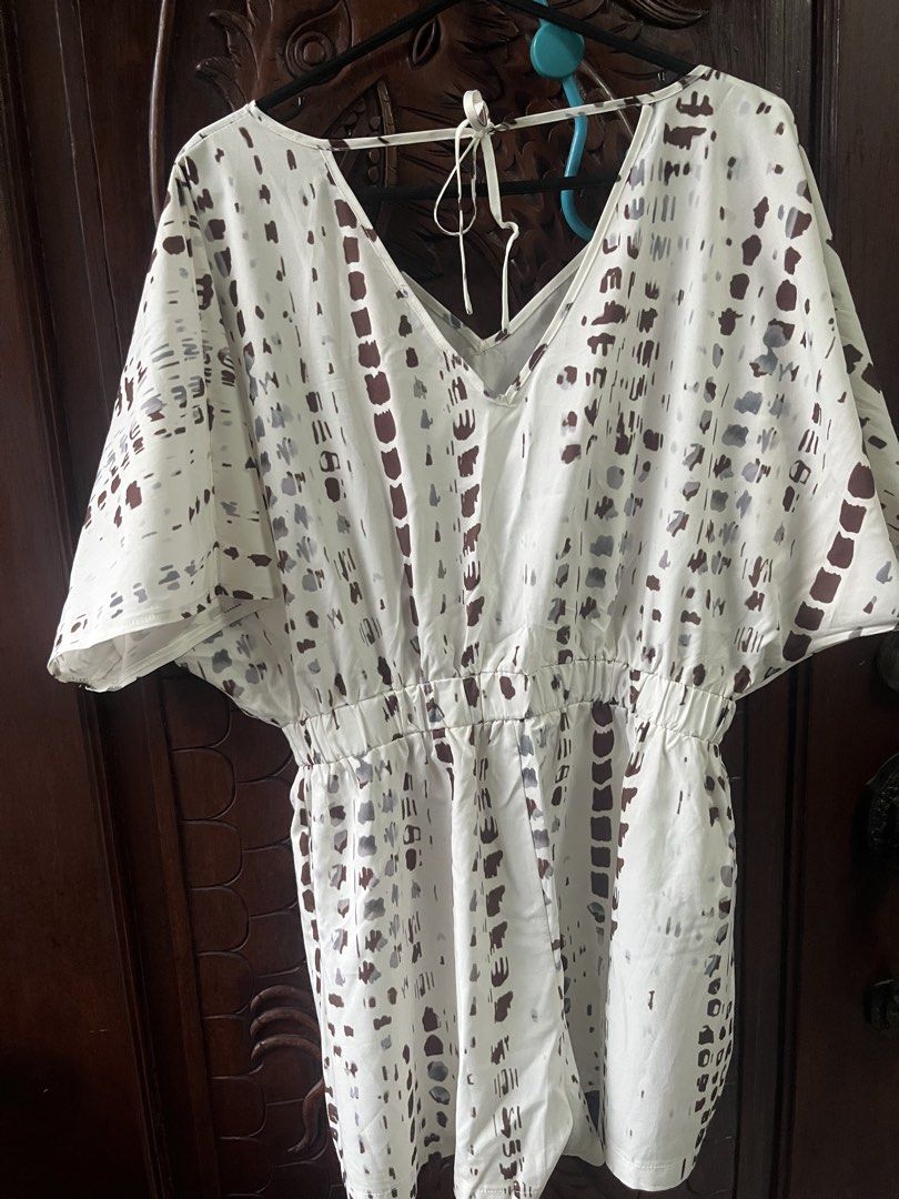 Lovito Romper (Category: Rompers) located in Quezon City. Submitted by shopaholics.31 (Listing ID 1460196754, Image 2). Description: - Lovito white romper - Fun abstract print in brown and grey - Comfortable elasticated waist - V-neckline with tie detail - Short, dolman sleeves - Ideal for casual outings.