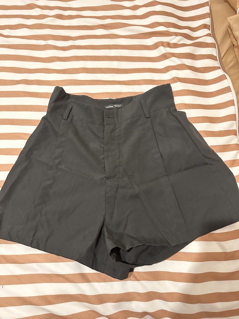 Lovito Shorts (Category: Shorts) located in Valenzuela. Submitted by shopbychacha (Listing ID 1460196137, Image 1). Description: Lovito Shorts Size 26.