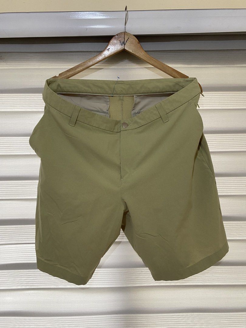 Lululemon (Category: Shorts) located in Calapan. Submitted by metriowendell22 (Listing ID 1460119679, Image 3). Description: Lululemon Commission Short Relaxed *Warpstreme 11 Size 36 Length 19.5 Leg opening 11 Excellent condition No flaws.