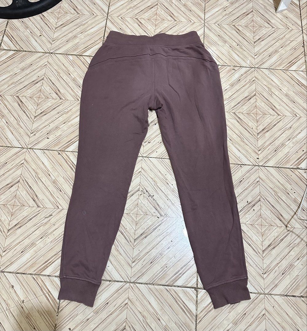 Lululemon Align Jogger Sweatpants Size S Mauve (Category: Other Bottoms) located in Manila. Submitted by alejeong27 (Listing ID 1460249975, Image 2). Description: - Lululemon Align Jogger sweatpants - Color: Mauve - Size: S (fits 170/72Y) - Material: Cotton and polyester blend - Features: Pockets, drawstring waist, ribbed cuffs - Ideal for: Lounging, casual wear.