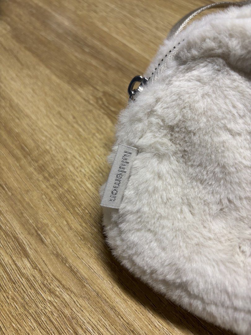 Lululemon Belt Bag (Category: Shoulder Bags) located in Trece Martires City. Submitted by decluttercloset_niks (Listing ID 1460276215, Image 2). Description: used twice but no issues with the bag, just don't know how to style it so i'd rather sell it ://.
