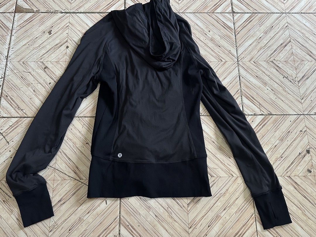 Lululemon Black Hoodie Jacket (Category: Coats, Jackets and Outerwear) located in Manila. Submitted by alejeong27 (Listing ID 1460183466, Image 2). Description: - Lululemon zip-up hoodie in black - Size 10 - Features thumbholes for a secure fit - Comfortable hood for extra warmth - Subtle Lululemon logo on both front and back - Ideal for workouts, athleisure, or casual wear.