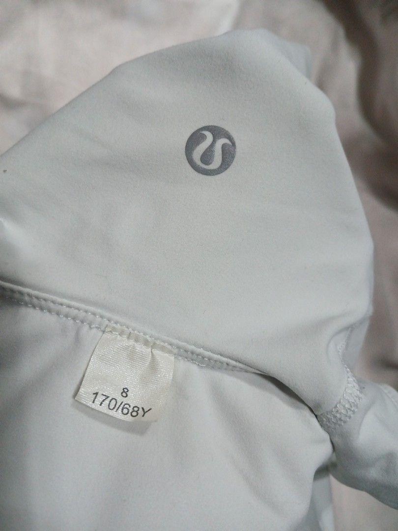 Lululemon Bra (Category: Activewear) located in La Trinidad. Submitted by dashopperist (Listing ID 1460206156, Image 3). Description: - Light grey Lululemon sports bra - Size 8 - Perfect for workouts or everyday wear - Comfortable and supportive fit - Iconic Lululemon logo detail - Tag clearly visible.