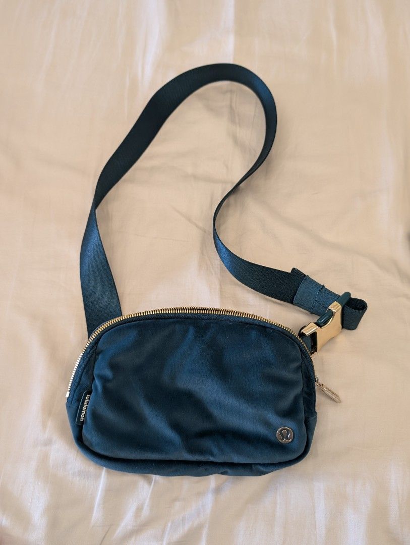 Lululemon Everywhere Belt Bag Velour (Category: Cross-body Bags) located in Mandaluyong City. Submitted by kiraboo (Listing ID 1460121711, Image 1). Description: - Lululemon teal velvet belt bag - Features gold hardware and zipper - Adjustable strap for versatile wear - Ideal for everyday use or travel - Fits phone, wallet, and keys - Can be worn crossbody or around the waist.