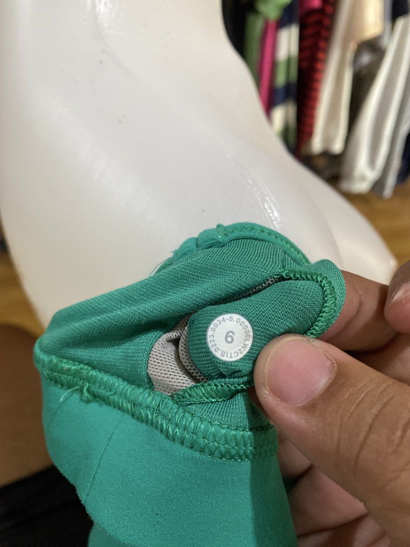 LULULEMON FLOW Y BRA NULU (Category: Activewear) located in Tagbilaran City. Submitted by we_thrift (Listing ID 1460207940, Image 3). Description: Dot 6.