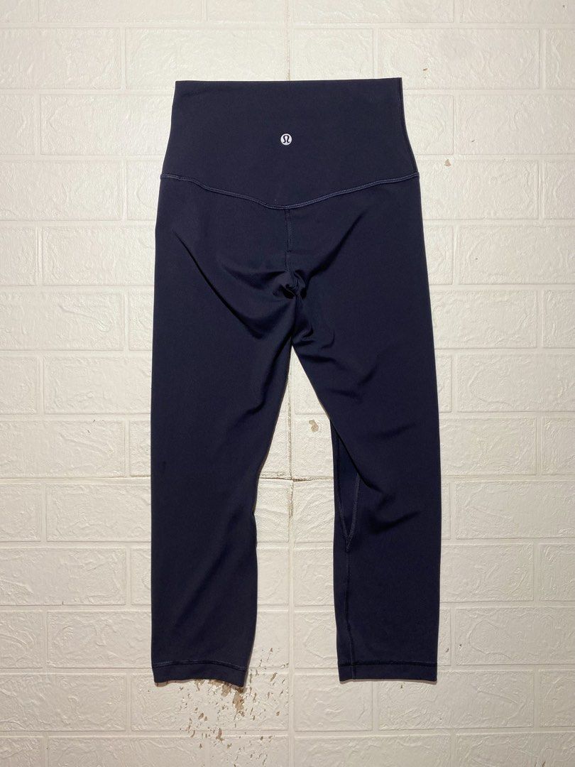 LULULEMON HIGH RISE LEGGINS (Category: Activewear) located in Tagbilaran City. Submitted by we_thrift (Listing ID 1460205160, Image 1). Description: Size 4 Color: Navy Blue.