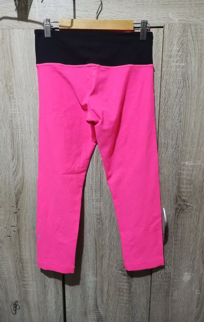 Lululemon revirsible leggings dot 4 (Category: Activewear) located in San Pedro. Submitted by thriftersthrift (Listing ID 1460278592, Image 2). Description: Waistline (inches) :24 Length(inches) :27.5 Good condition Already wash Color rate : 9/10 🌵ALL ITEMS ARE FROM UKAY BALE SO MANAGE YOUR EXPECTATION 🌵 ASK SELLER FOR MORE INFORMATION COLOR MAY CHANGE TRU LIGHTING.
