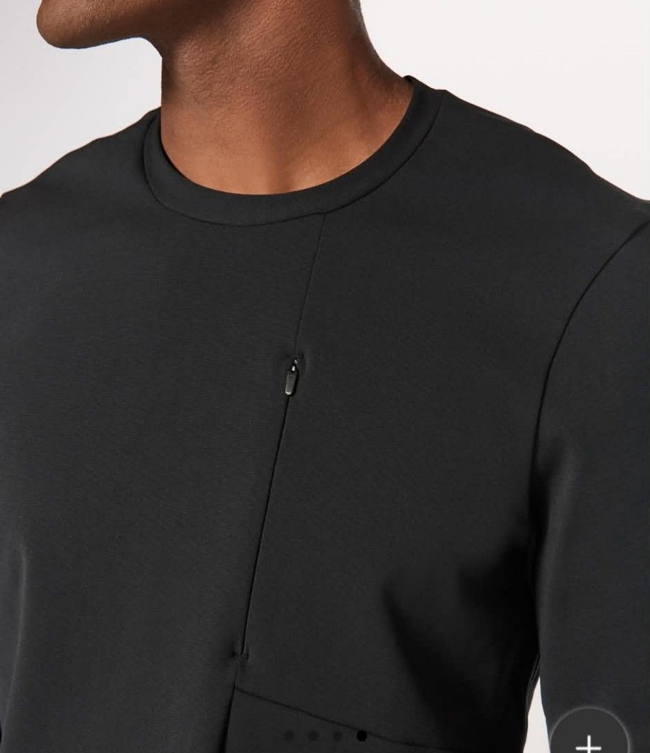 LULULEMON SOJOURN CREWNECK LONGSLEEVE (Category: Coats, Jackets and Outerwear) located in Santa Rosa. Submitted by alejon007 (Listing ID 1460158608, Image 2). Description: LULULEMON SOJOURN CREWNECK LONGSLEEVE BLACK 100% Legit With dot size/searchable code Excellent condition Cut care tag only No major issues Size xxl 30 x 25 PRIC 1⃣4⃣8⃣0⃣ PM.