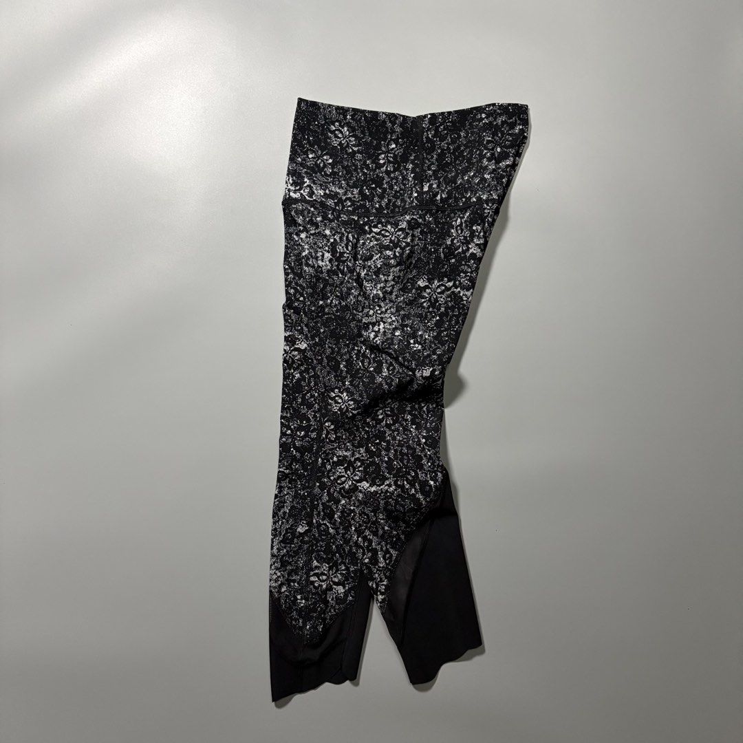 Lululemon Wunder Under Crop 2 ( Special Edition ) (Category: Activewear) located in Tayabas. Submitted by tayabaskartell (Listing ID 1460158889, Image 2). Description: .