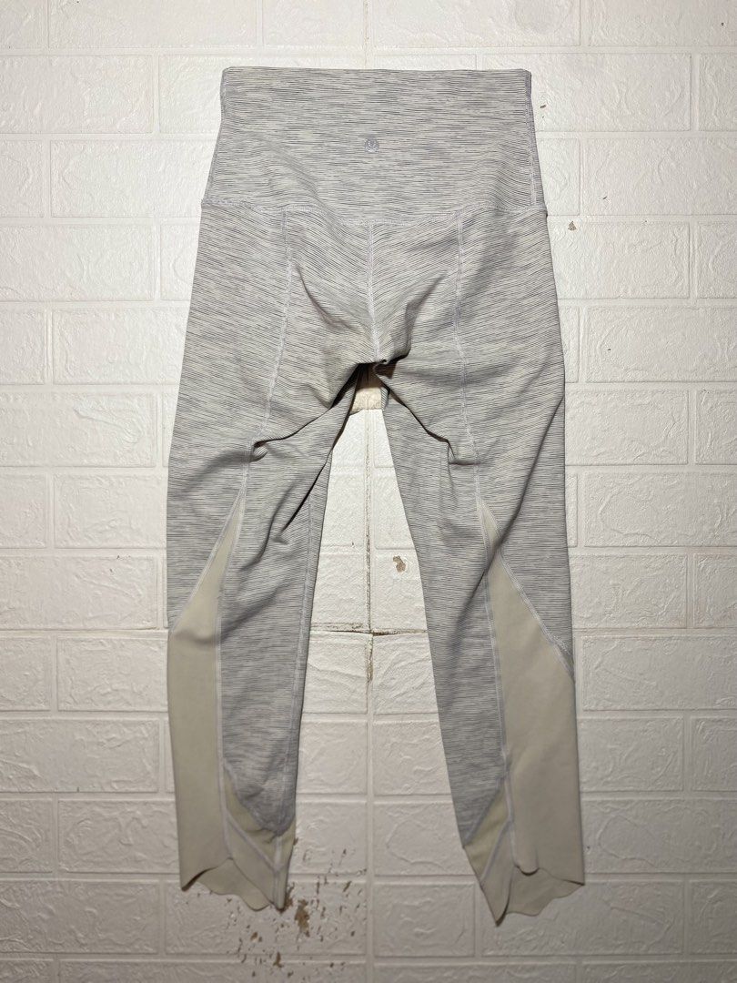 LULULEMON WUNDER UNER LEGGINGS (Category: Activewear) located in Tagbilaran City. Submitted by we_thrift (Listing ID 1460206371, Image 1). Description: Waist:23 up Length:31.
