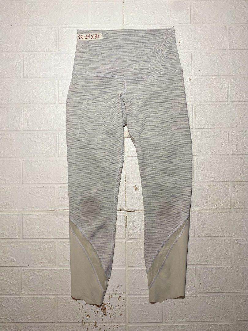 LULULEMON WUNDER UNER LEGGINGS (Category: Activewear) located in Tagbilaran City. Submitted by we_thrift (Listing ID 1460206371, Image 2). Description: Waist:23 up Length:31.
