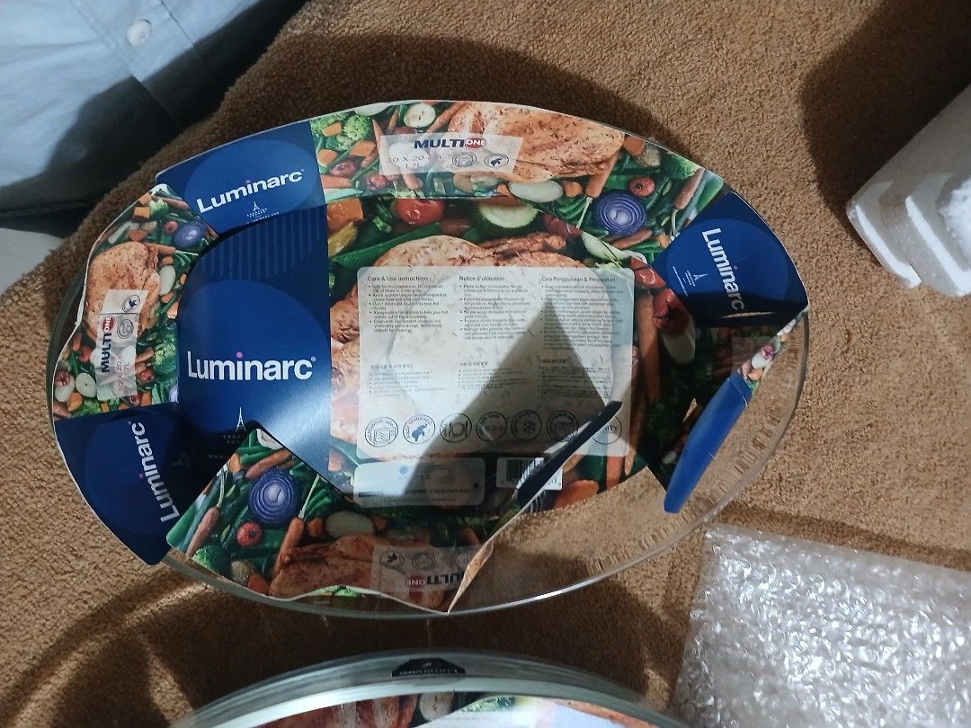 Luminarc Multi One Serving Set 2 Pieces Glass (Category: Dinnerware & Cutlery) located in Manila. Submitted by bonifacioc73501 (Listing ID 1460115345, Image 3). Description: - Luminarc Multi One 2-piece serving set - Made of durable glass - Oval-shaped dish - Ideal for serving roasts, large dishes, and family dinners - Comes in original packaging.