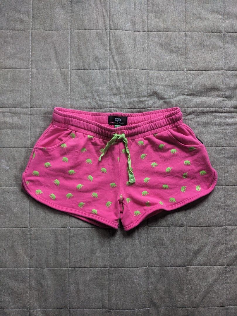 luv sl by odel y2k elephant short (Category: Shorts) located in San Carlos. Submitted by 808.menu (Listing ID 1460274920, Image 1). Description: ‎waist: 26-32 length: 9.5" ‎ ‎𝐜𝐨𝐧𝐝𝐢𝐭𝐢𝐨𝐧 & 𝐟𝐥𝐚𝐰𝐬(𝐢𝐟 𝐭𝐡𝐞𝐫𝐞'𝐬 𝐚𝐧𝐲): sign of usage but still in a high quality condition and wearable. ‎ ‎𝐜𝐨𝐥𝐨𝐫 & 𝐫𝐚𝐭𝐞: hot pink. 10/10 ‎ ‎𝐜𝐨𝐦𝐦𝐞𝐧𝐭/𝐩𝐮𝐫𝐜𝐡𝐚𝐬𝐞 𝐰𝐢𝐭𝐡 𝐲𝐨𝐮𝐫 𝐝𝐞𝐬𝐢𝐫𝐞 𝐩𝐫𝐢𝐜𝐞. 𝐞𝐱: lumiere ‎(all caps/wron