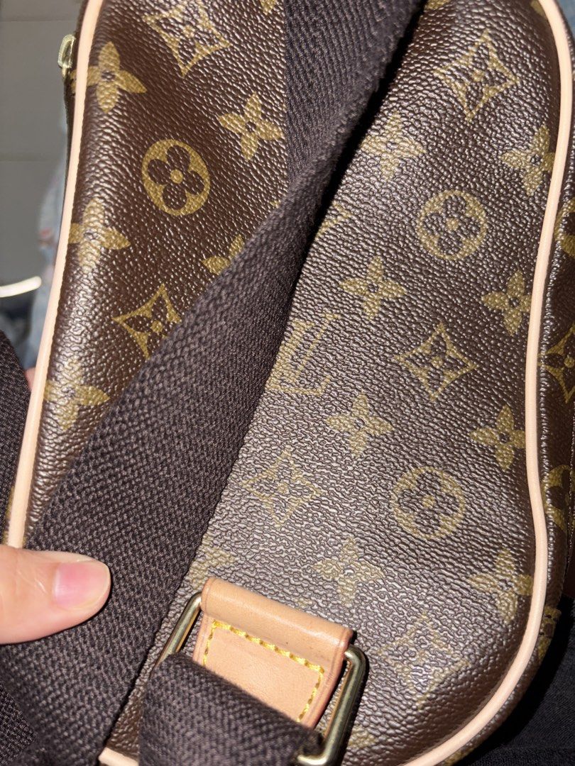 LV BAG (Category: Luxury Bags & Wallets) located in Pateros City. Submitted by silvercat_911417 (Listing ID 1460147748, Image 2). Description: Good condition 🤍 Off - but maganda ang quality negotiable price no issue Makapal ang tela.