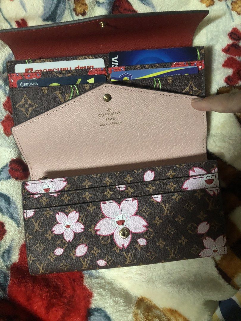 Lv coded bundle ukay source (Category: Luxury Bags & Wallets) located in Leyte. Submitted by ilovepreloved17 (Listing ID 1460113738, Image 2). Description: Preloved Authentic not guaranteed Free sf .