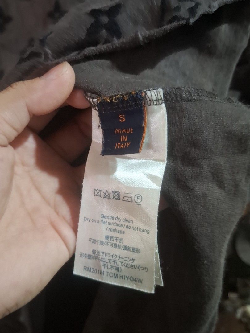 LV MONOGRAM AOP (Category: Tshirts & Polo Shirts ) located in Laoag. Submitted by _kenlucky (Listing ID 1460106460, Image 3). Description: Crinopped po sya 9/3 Color Rate Crewneck Issue Last 2pic Dimes 24x22.