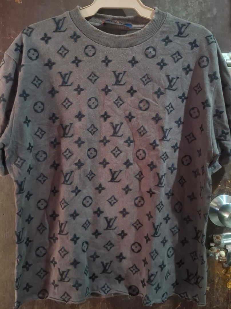 LV MONOGRAM AOP (Category: Tshirts & Polo Shirts ) located in Laoag. Submitted by _kenlucky (Listing ID 1460106460, Image 1). Description: Crinopped po sya 9/3 Color Rate Crewneck Issue Last 2pic Dimes 24x22.