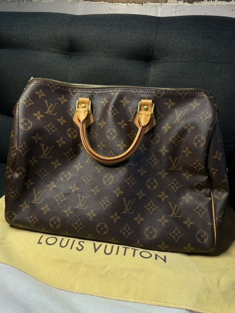 LV Speedy 35 Monogram Canvas (Category: Tote Bags) located in Quezon City. Submitted by selloutanything (Listing ID 1460193048, Image 1). Description: Louis Vuitton Speedy 35 Classic Monogram Canvas Condition 9/10 With Receipt.
